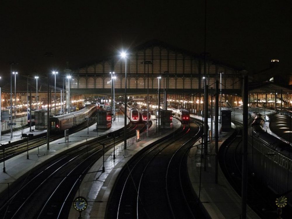 Le rapport #Spinetta préconise la fin du statut de cheminot. <a href="/Challenges/">Challenges</a> a infiltré il y a quelques mois un poste d'aiguillage. Voici notre reportage sur le quotidien d'un cheminot moins idyllique qu'il n'y paraît > challenges.fr/entreprise/tra…