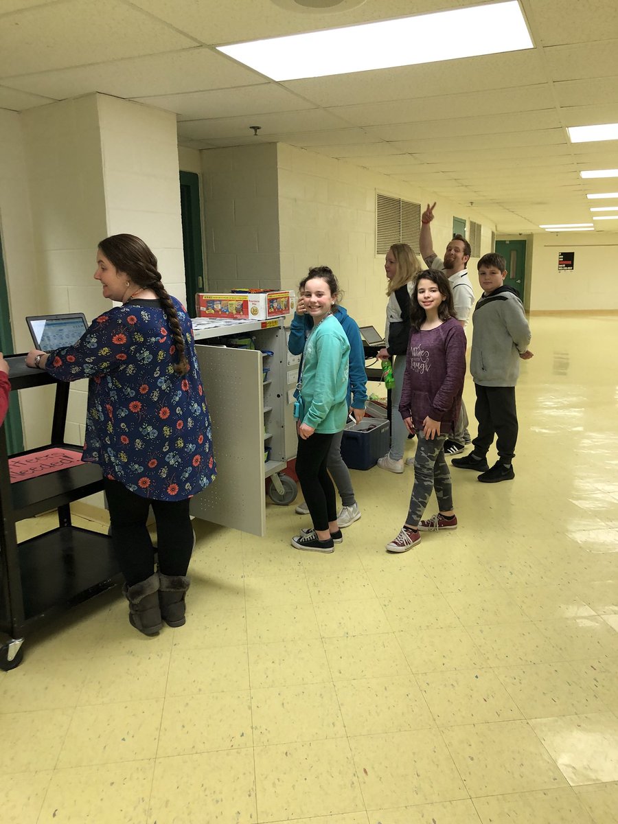 NWMS_Cheer_'s tweet photo. Dbright with the PBIS Cart!!!! Kids are loving it https://t.co/WlWHQMYb68