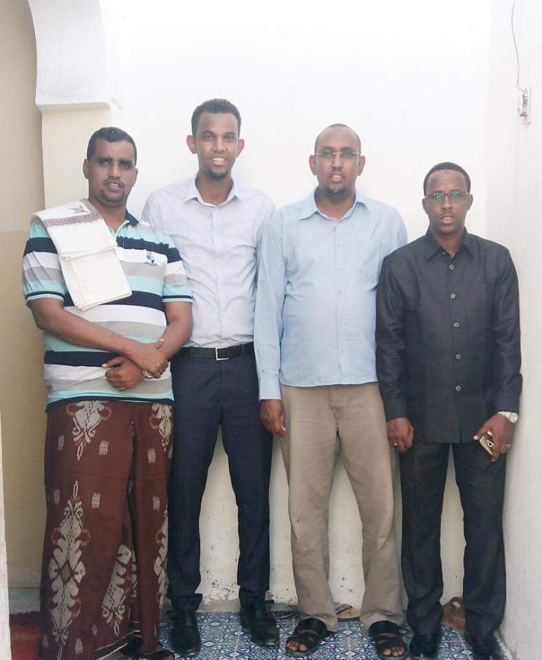 jeeg_aadan's tweet photo. HANBALYO
War goordhow iga soo gaarey kismayo ayaa sheegaya in Mohamud Cabdulahi siraji oo ku guuleystay kursigi walaalkiis ka geeriyooday cabas cabdulahi Siraji oo tartankisa maanta ka dhacay maamulgoboledka jubland waxan leeyahay ilaah hakula garab galo xilka manta laguu doortey https://t.co/kHDWrGn2Ci