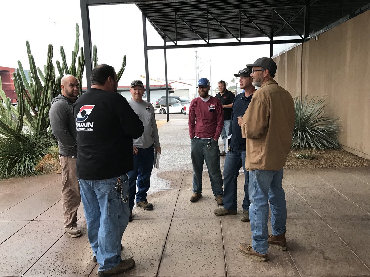 DelbertHawk's tweet photo. @DelbertHawk Great seeing my cousin David Hawk and 25 year @IBEW640 member this morning. #IBEWFAMILY https://t.co/9nIJI1G16f