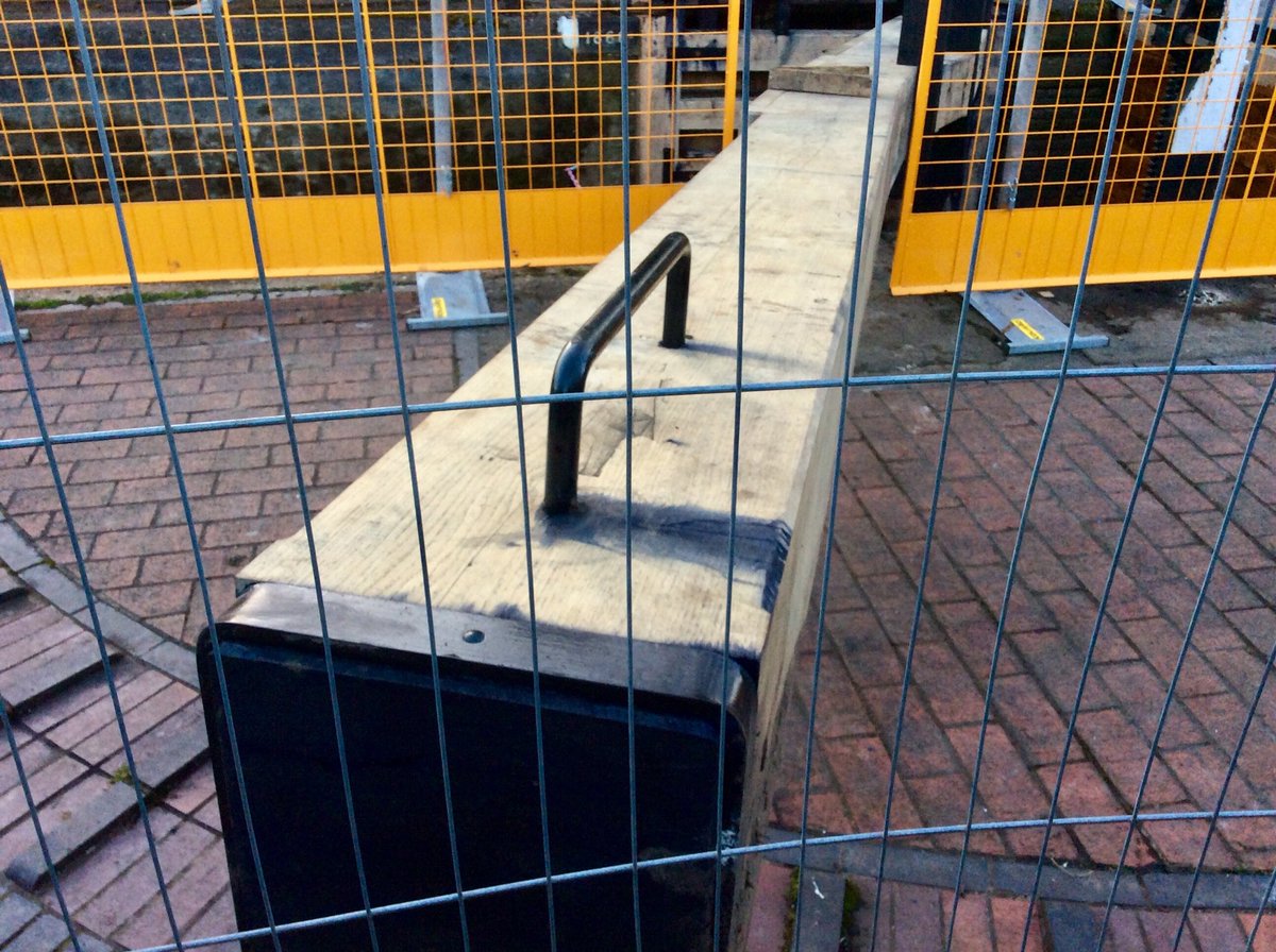 debbifiggy's tweet photo. Lovely new wooden lock gates to replace the old metal ones at #lock55 next to @TheRiserBerko @CRTSouthEast @CRTContactUs @LottieBW #boatsthattweet #berkhamsted https://t.co/uCLycBWJCn