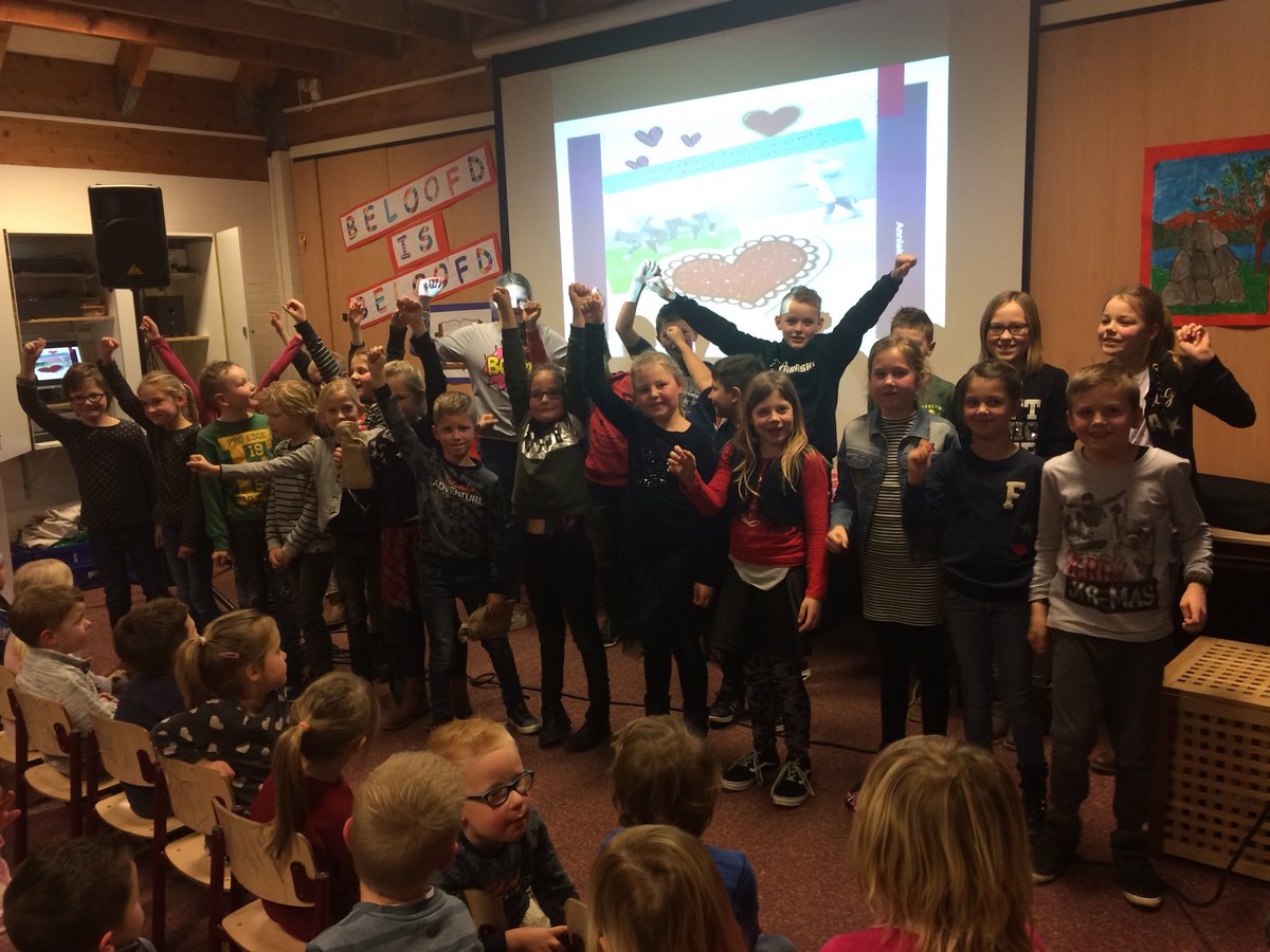 Wat een beweging van 230 kinderen in de afgelopen weken van de school de Pelikaan. Vanmiddag samen naar elkaars projecten gekeken: allemaal kanjers👍