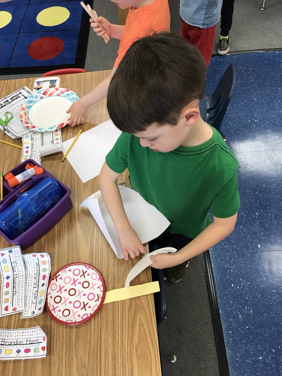 morgankinder165's tweet photo. Valentine’s Day STEM challenge!❤️. Can we build mailboxes for Cupid to deliver his valentines?? #tuckahoeRocks @TuckPrinc https://t.co/wyYtTyjIWk
