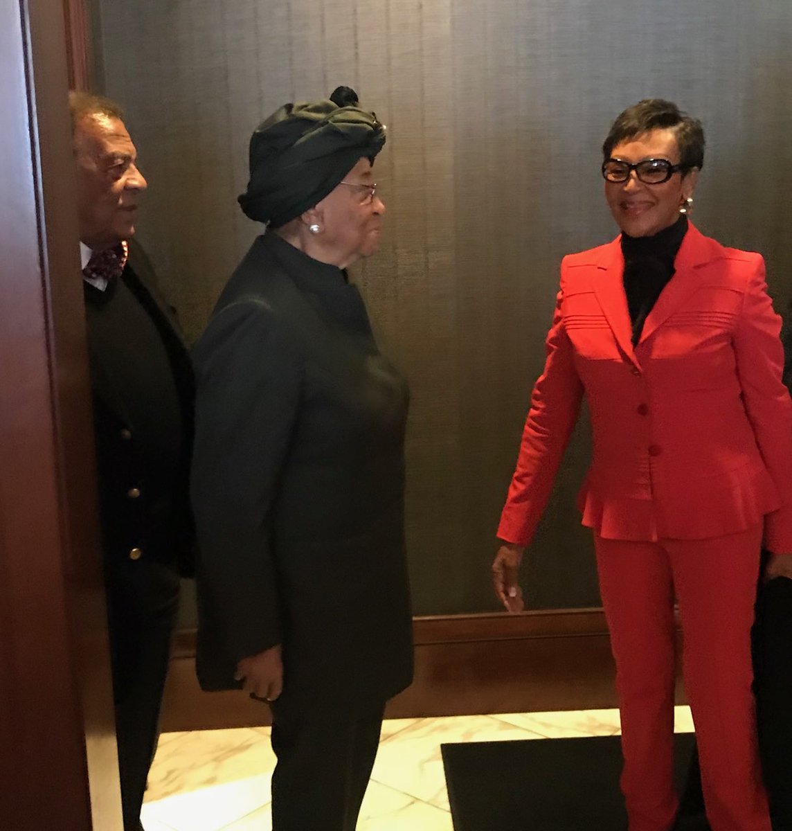 Feliciamabuza's tweet photo. GRT morning with 2 of my  #heroes #AmbAndrewYoung &amp; #PresEllenJohnsonSirleaf. Asked what went wrong with #JacobZuma? Sirleaf said, "It was the right thing to right the wrong." Asked about #PresRamaphosa, she retorted, "He is the right to benefit from the wrong." True diplomat😂 https://t.co/i6jRmJhRCd