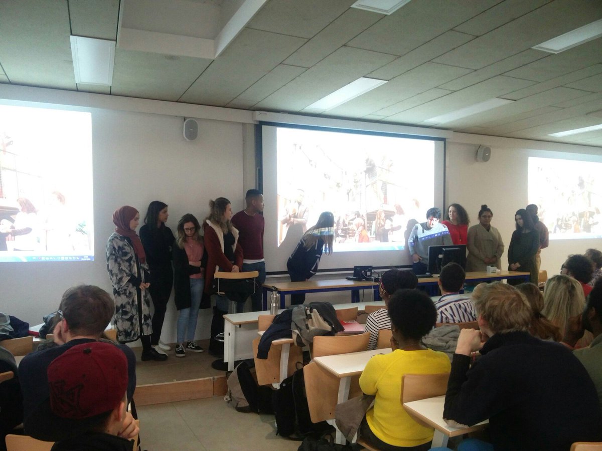 Mateusz's tweet photo. Félicitations à TOUS les groupes de #CO1 pour leurs articles, reportages, vidéos, podcasts... Impatient de lire tout ça en profondeur #Pisoc (@ ISFSC (Institut Supérieur de Formation Sociale et de Communication) - @isfsc_flash) https://t.co/CdOZdLcDNj https://t.co/NGsi8HnITX
