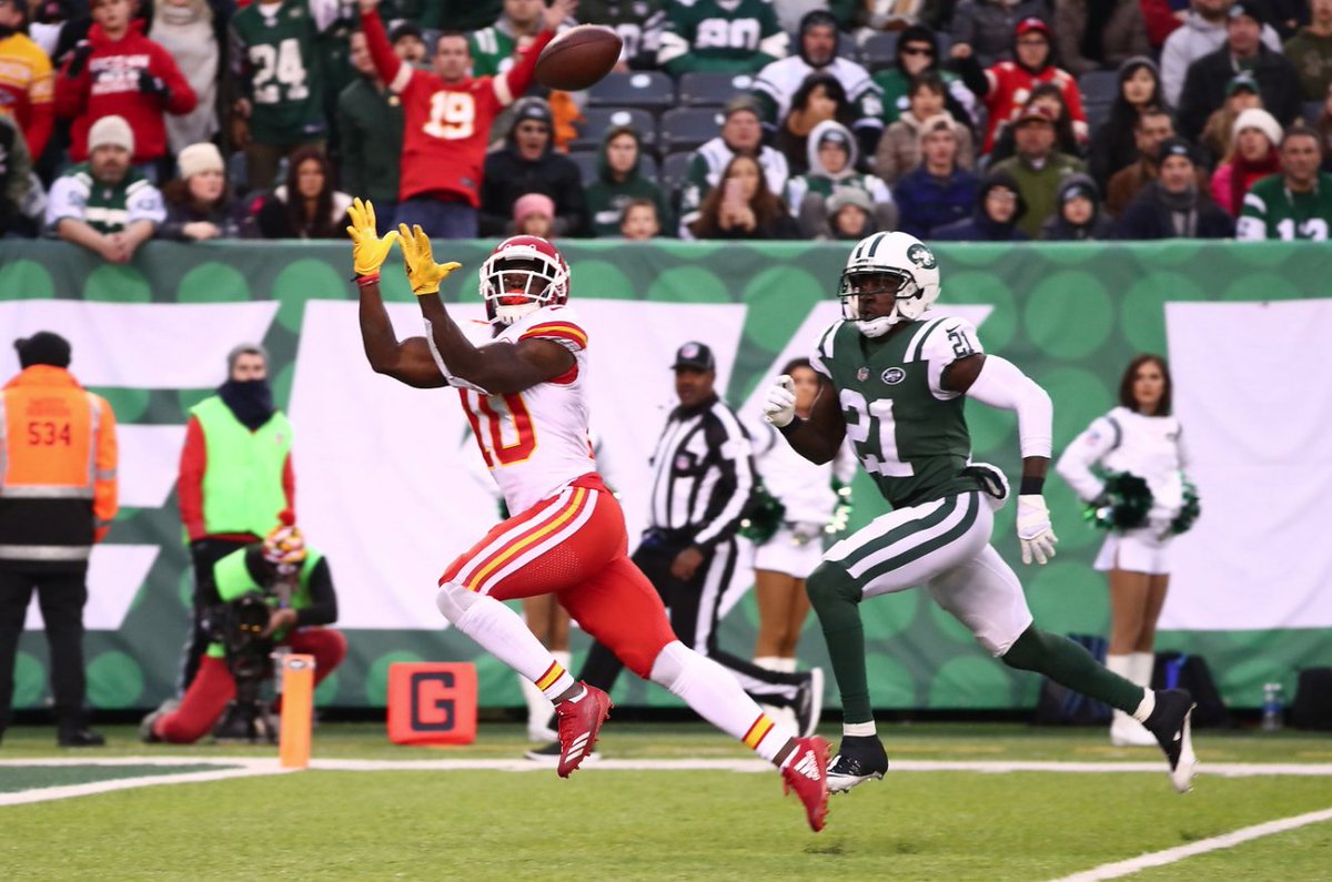 ChiefsReporter's tweet image. I've got another ridiculous @cheetah stat for you all:

He had eight touchdowns last year (seven came on the road), and he averaged 61.25 yards-per-play on those eight scores.

Bananas. 🍌