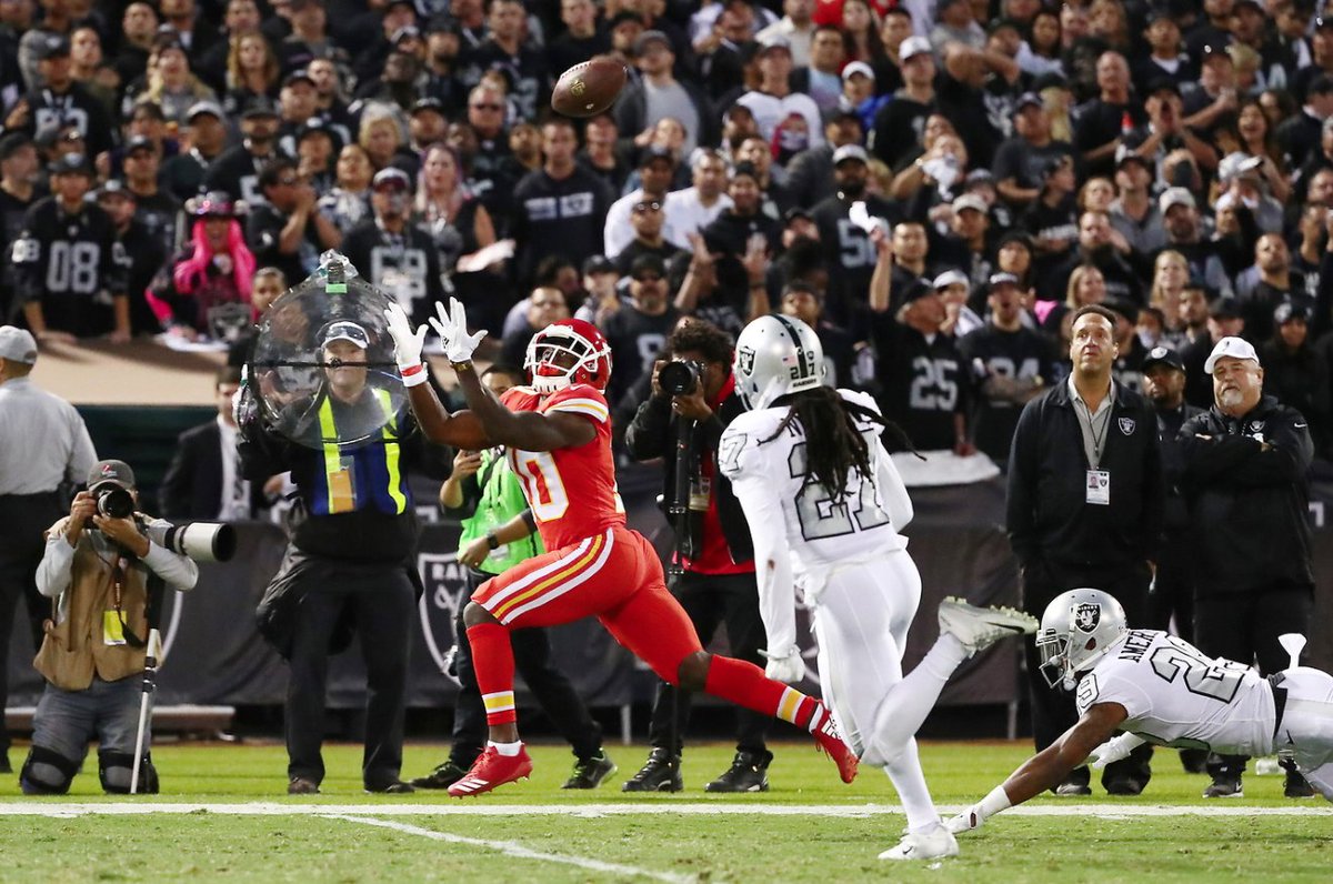 ChiefsReporter's tweet image. I've got another ridiculous @cheetah stat for you all:

He had eight touchdowns last year (seven came on the road), and he averaged 61.25 yards-per-play on those eight scores.

Bananas. 🍌