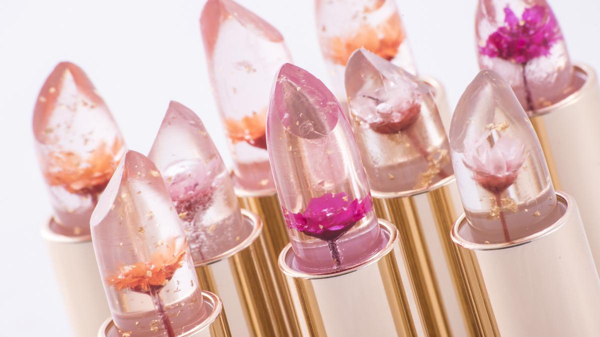 clearlyveg's tweet photo. Nominees of this year’s Oscars will receive a vegan color-changing lipstick as part of their gift bag! https://t.co/OJSZf9GFwq #oscars #oscars2018 #vegan #blushandwhimsy #crueltyfree #magicallipstick #colorchanginglipstick https://t.co/JT75FKzwCi