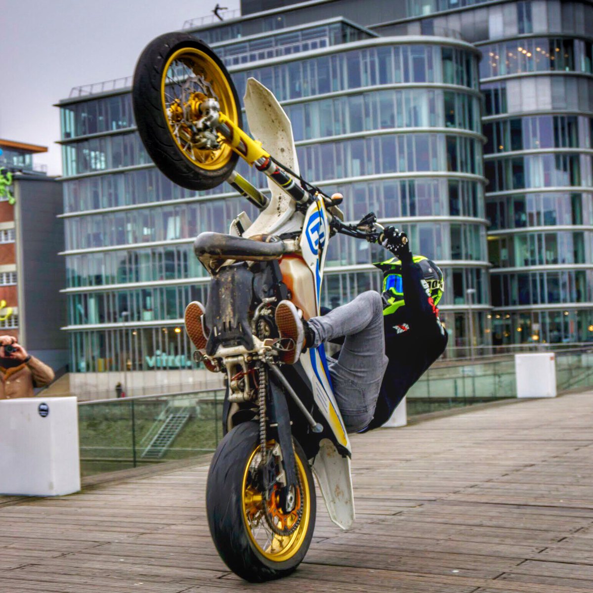 DavidBostStunt's tweet photo. Maybe I should buy a 2-Stroke? 😏

#supermoto #derbost #gehtsteil https://t.co/sy1R0S8XTK