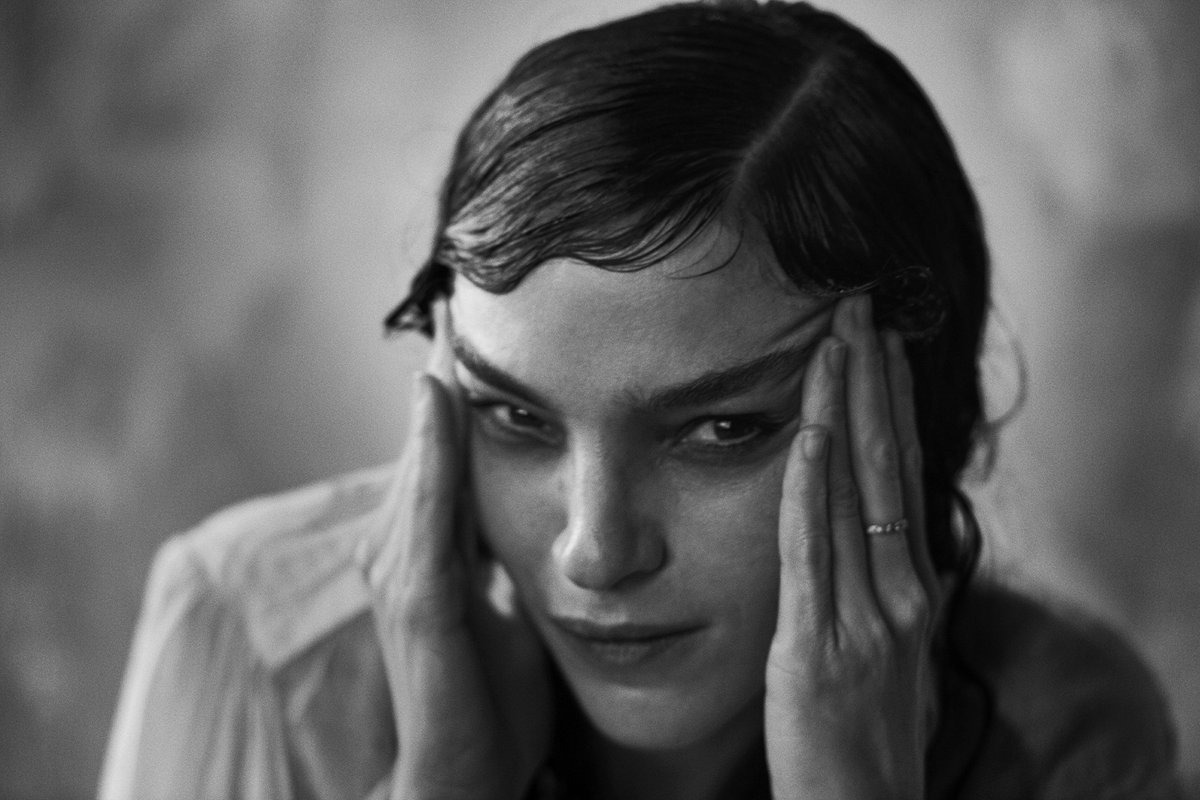 peterlindbergh's tweet photo. Mariacarla Boscono, en couverture de L'EXPRESS DIX (en kiosques aujourd'hui)
Stylisme: Aline de Beauclaire
Coiffure: Odile Gilbert
Maquillage: Marie Duhart
#CoverStory #LindberghStories #MariacarlaBoscono #2management https://t.co/FzD0Hc9yVx