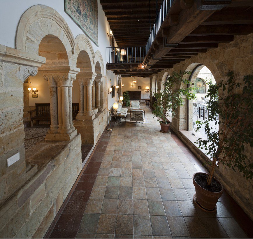 ¿Un plan gastro para este mes en el Parador de #CangasdeOnís? Ven el sábado 24 de febrero a las 21.30h a la cena fusión maridaje que se celebrará en este precioso hotel, el mejor valorado en 2017 por lo viajeros ▶️ bit.ly/2E87z0q