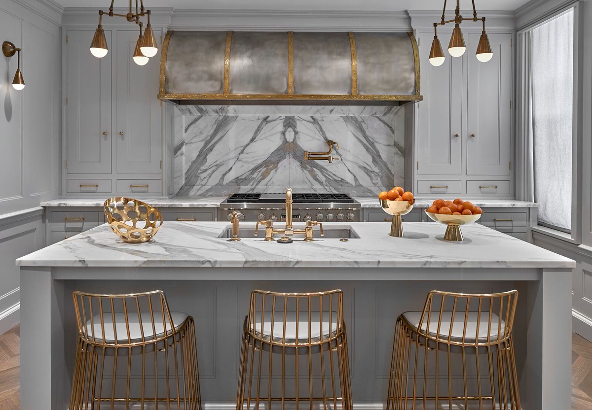 ERNST specializes in luxury cabinetry painting.   ernstpaintingchicago.com 
#ERNST #Chicago #cabinetpaintng