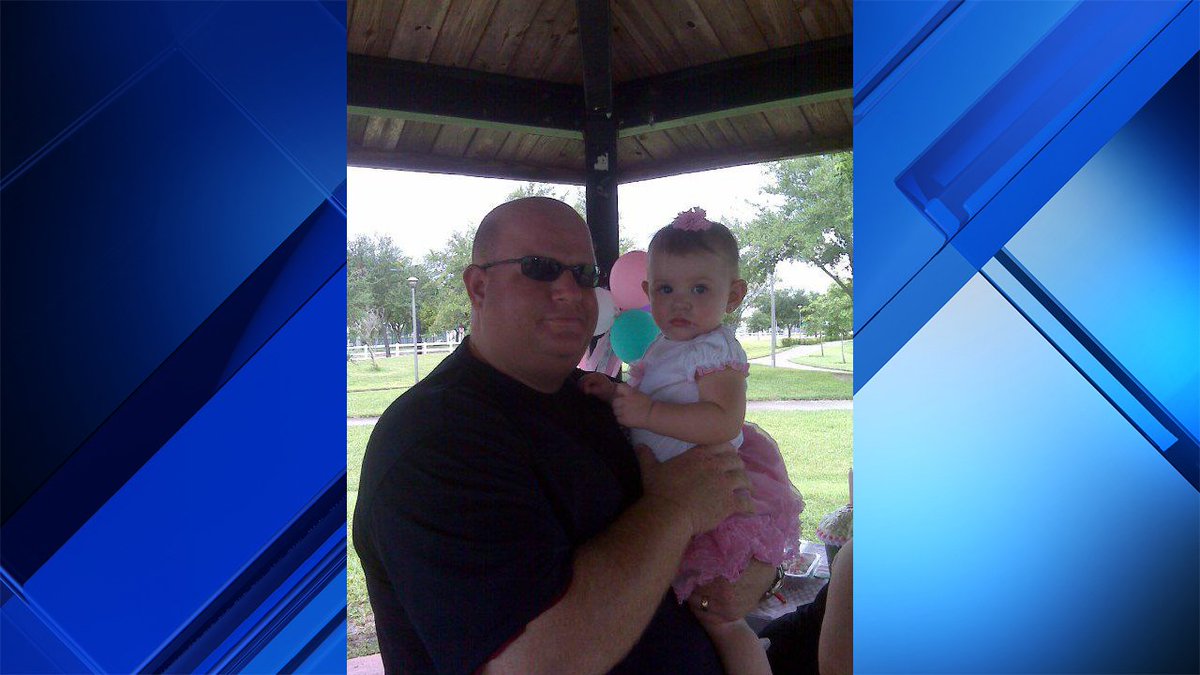 Assistant football coach killed in Parkland school shooting being hailed as hero bit.ly/2o1NAdN?utm_so… https://t.co/6PoHcwpWVo