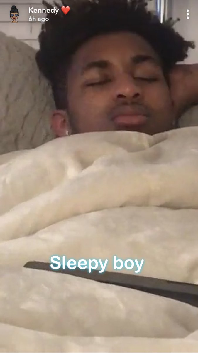 TayLaura2's tweet photo. How u sleep knowing Valentine’s Day was yesterday n you still single 😔💔💀😂@PontiacMadeDDG @simplykennedy_ https://t.co/VFvxFJezrH