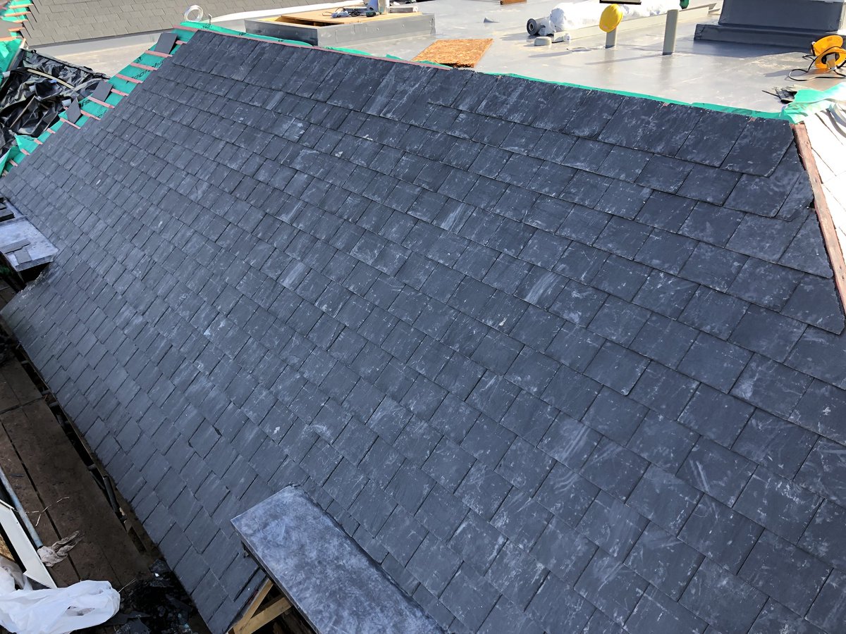 Artezgroup's tweet photo. It’s a busy day at #berkeleyhouse #chapellane #wilmslow for @Eventusgroup with @maisonIOM last section of roof; final stone mullion; screed going down &amp; smashing through the M&amp;E. #cantwaittogetthatscaffolddown https://t.co/tUfqPMTxVv