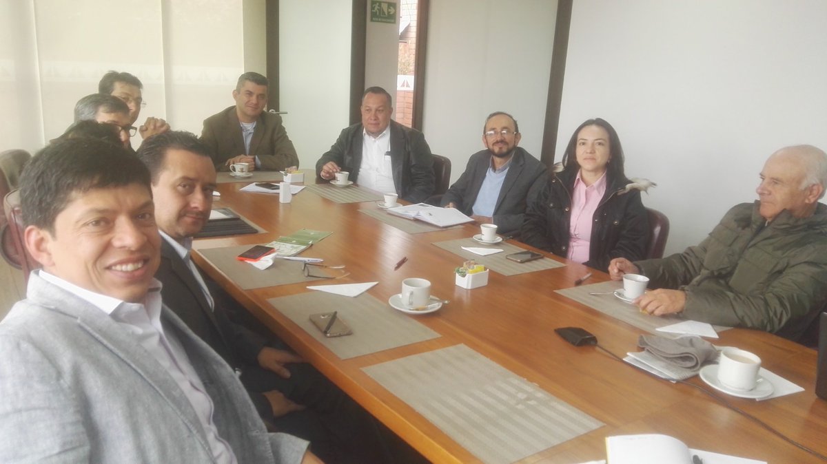RedimecRed's tweet image. Primera reunión de @RedimecRed, hoy con David Fuentes el director de #IngenieríaMecánica de @UIS, nos invita a celebrar los 70 años de la Escuela de Ingeniería