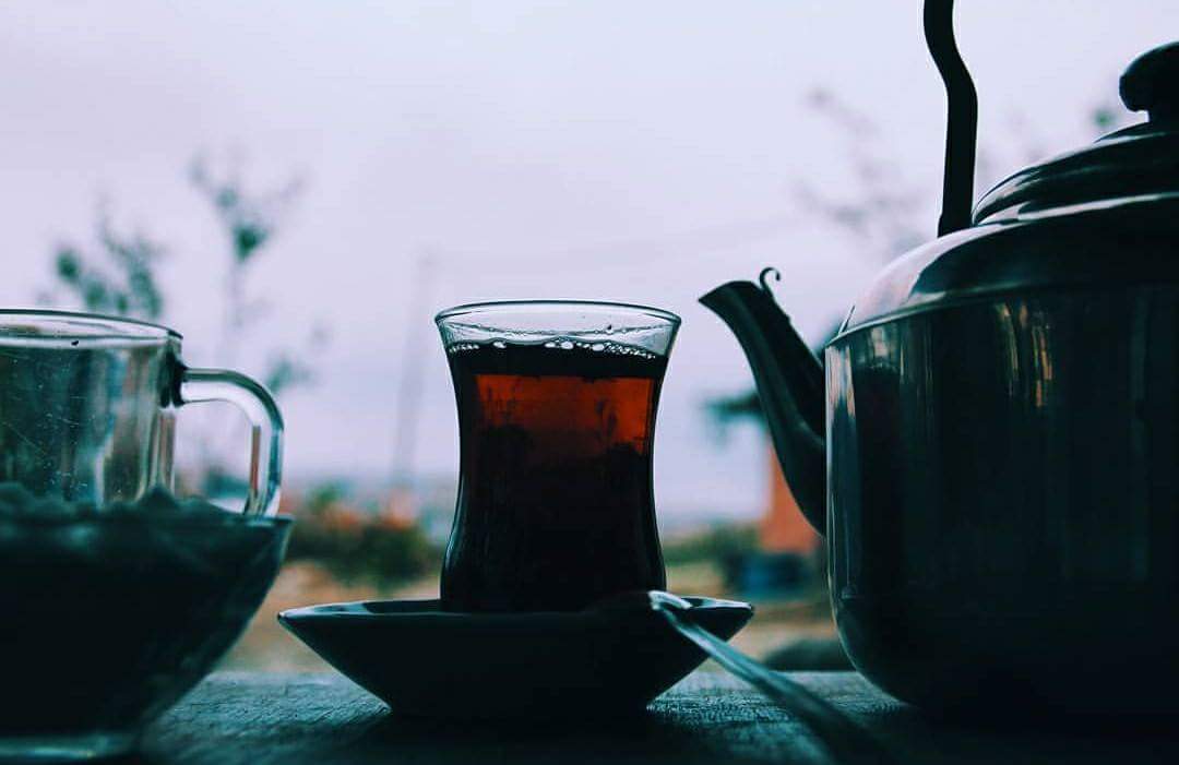 İnsanlar Katlanılacak Gibi Değiller ;
Bende Oturdum Çay 'a Vurdum Kendimi . . !