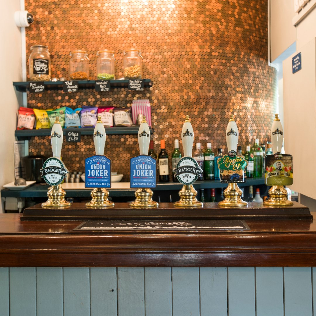 It's Thirsty Thursdays again here at The Cyder House Inn! 🍻  20% off our selection of draught beer, ales and lagers. Now there's no excuse to start the weekend early...🎉 

01483 810360 | thecyderhouseinn.co.uk