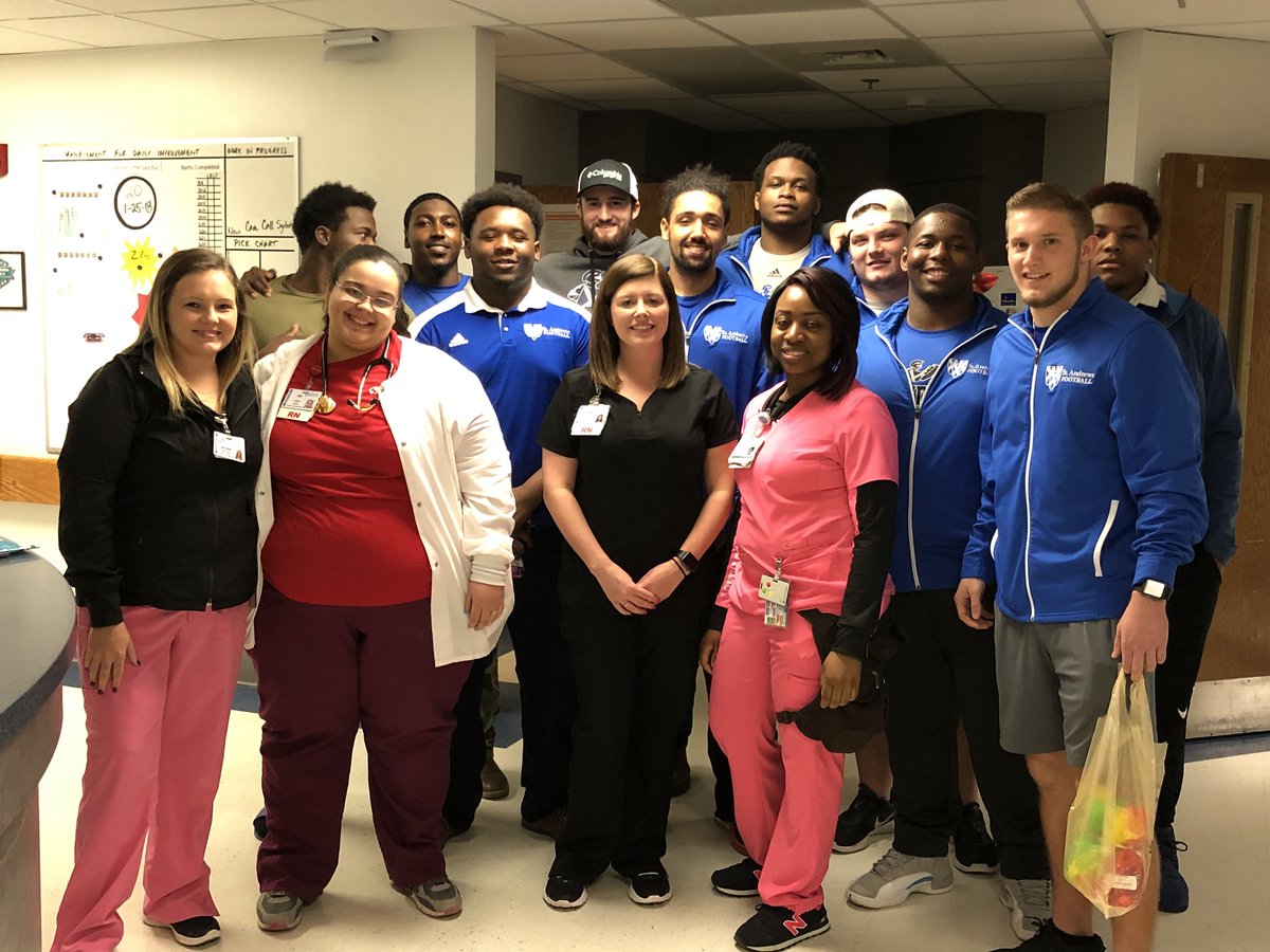 J_young13's tweet photo. Community Service is not about trying to get personal reward. Itโs about giving back to those who work hard everyday. All in the mindset to make your community a better place. #SAUfootball #MakingPositiveImpacts #HappyValentinesDay @mmorgan_12 https://t.co/weMZx6vT3h