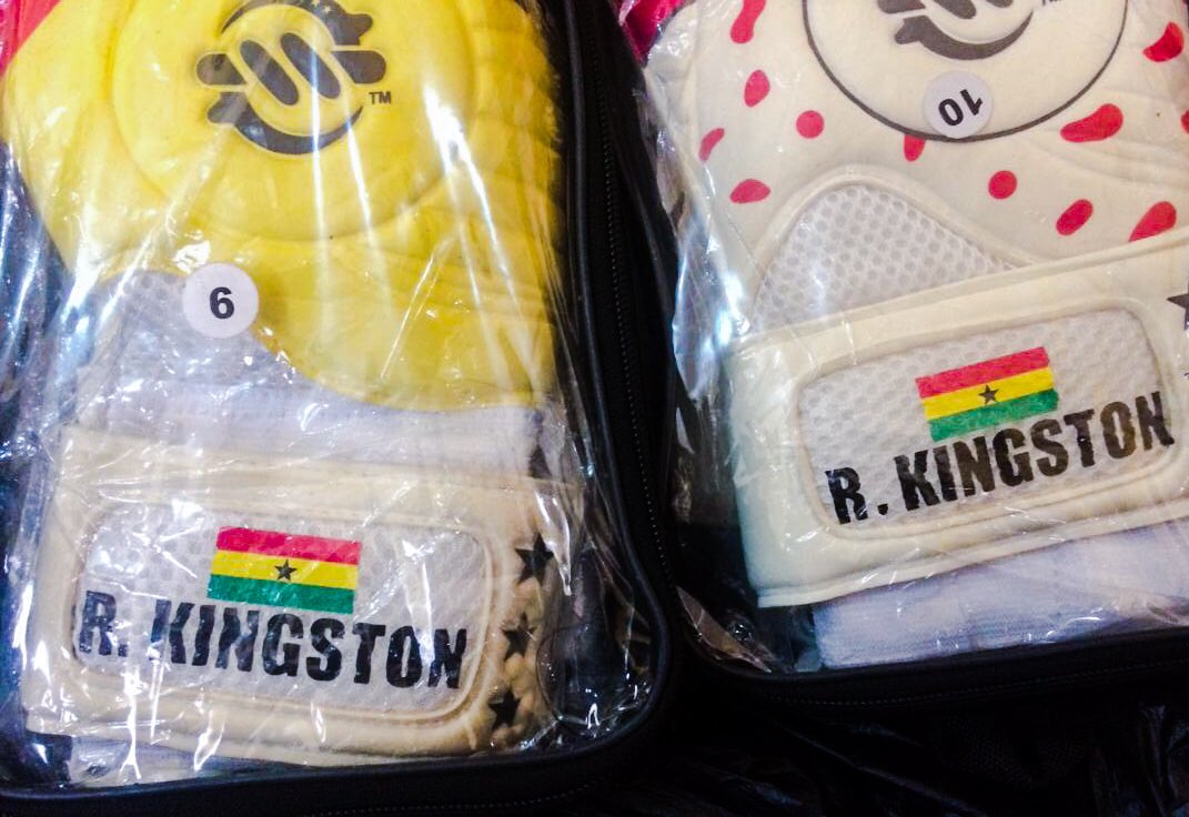ReignSportsWear's tweet photo. Former Ghana NR 1 and Ghana Blackstar goalkeeper trainer #RichardKingston had his #reigngloves #reignsportswear customized. #StarLight #ProStar #ProLight
#germanlatex #contactgrip #Gigagrip #Aquagrip
#qualityandsimplythebest
@ghanafaofficial @RichardKingson https://t.co/YvcIOAnh9A