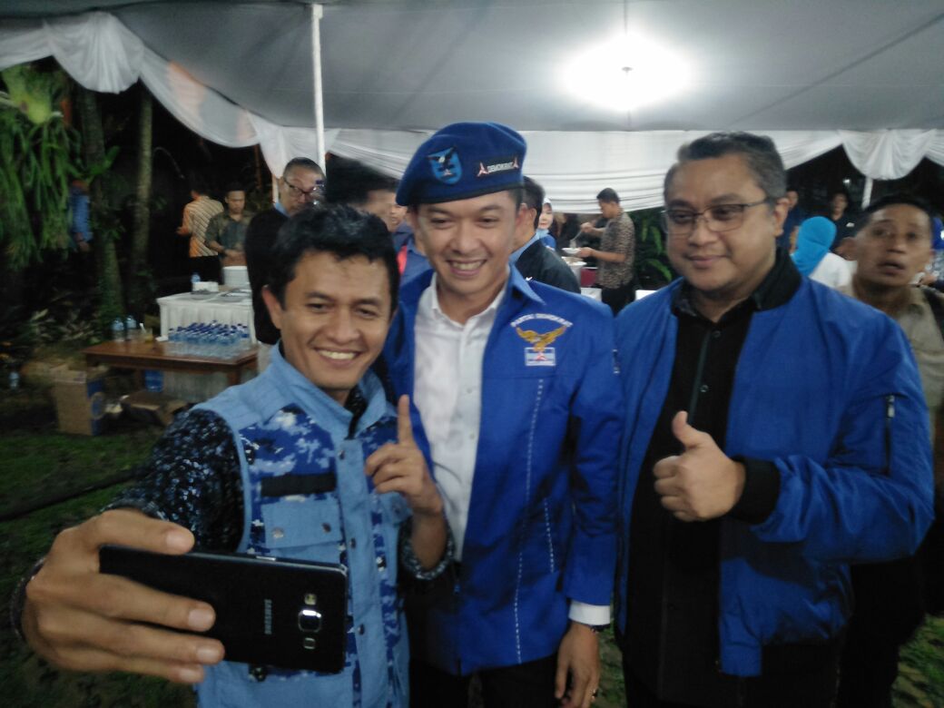 MrRedy74's tweet image. Juara dunia bulutangkis Taufik Hidayat bergabung dengan @PDemokrat Selamat datang dan selamat bergabung.

#DemokratBaru
#DEMOKRATSIAP2019