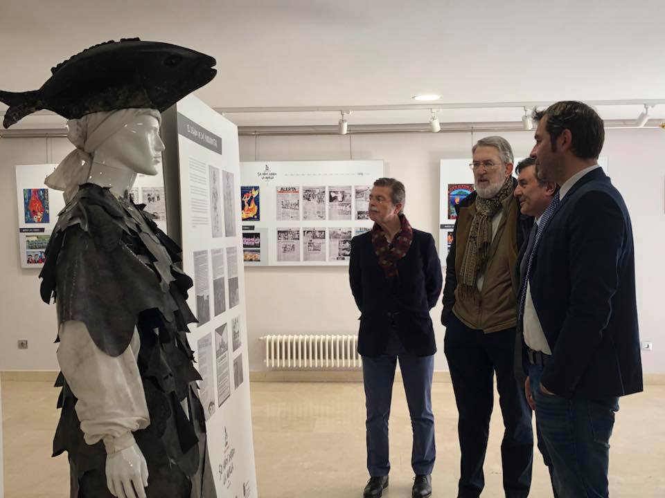 LosVinikis's tweet photo. El consejero de Cultura Gobierno de Cantabria, Francisco Fernández Mañanes y el Alcalde de Santoña, Sergio Abascal han visitado hoy la exposición “50 años dando la murga” q recoge la historia del carnaval de nuestra villa en la sala “Víctor de los Ríos” de la Casa de Cultura https://t.co/8Kbrl4tnm4