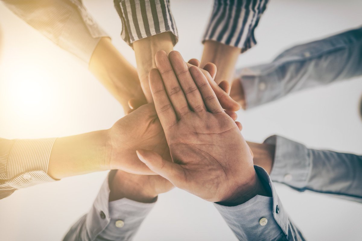 adecco_es's tweet photo. ¿Cómo ejerces el liderazgo en los momentos complicados? El líder tiene que ser ejemplo, la inspiración de su equipo, el espejo en el que querer mirarse, el hombro al que acudir y el modelo al que aspirar parecerse. ¡Consulta el post de @luisgalindo_lg!▶️ https://t.co/o2FE5XTA5d https://t.co/cJihqTRpFk