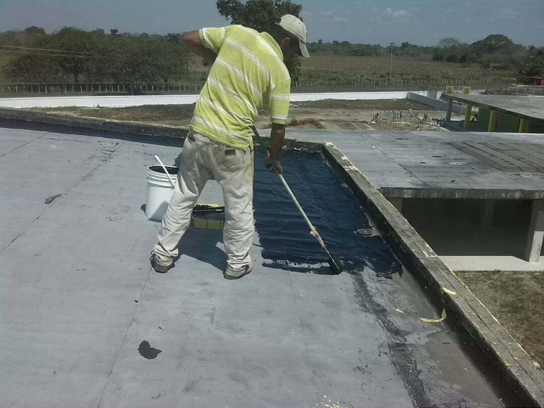 konecta2conNico's tweet photo. 📸 Avanzamos con labores de impermeabilización de techo y pintura, para la culminación del Liceo Bolivariano “15 de Febrero”, ubicado en la parroquia José Antonio Páez del municipio Pedraza #Barinas ; obra que favorecerá a 416 jóvenes de la Patria @NicolasMaduro @JauaMiranda https://t.co/rDjSucimfx