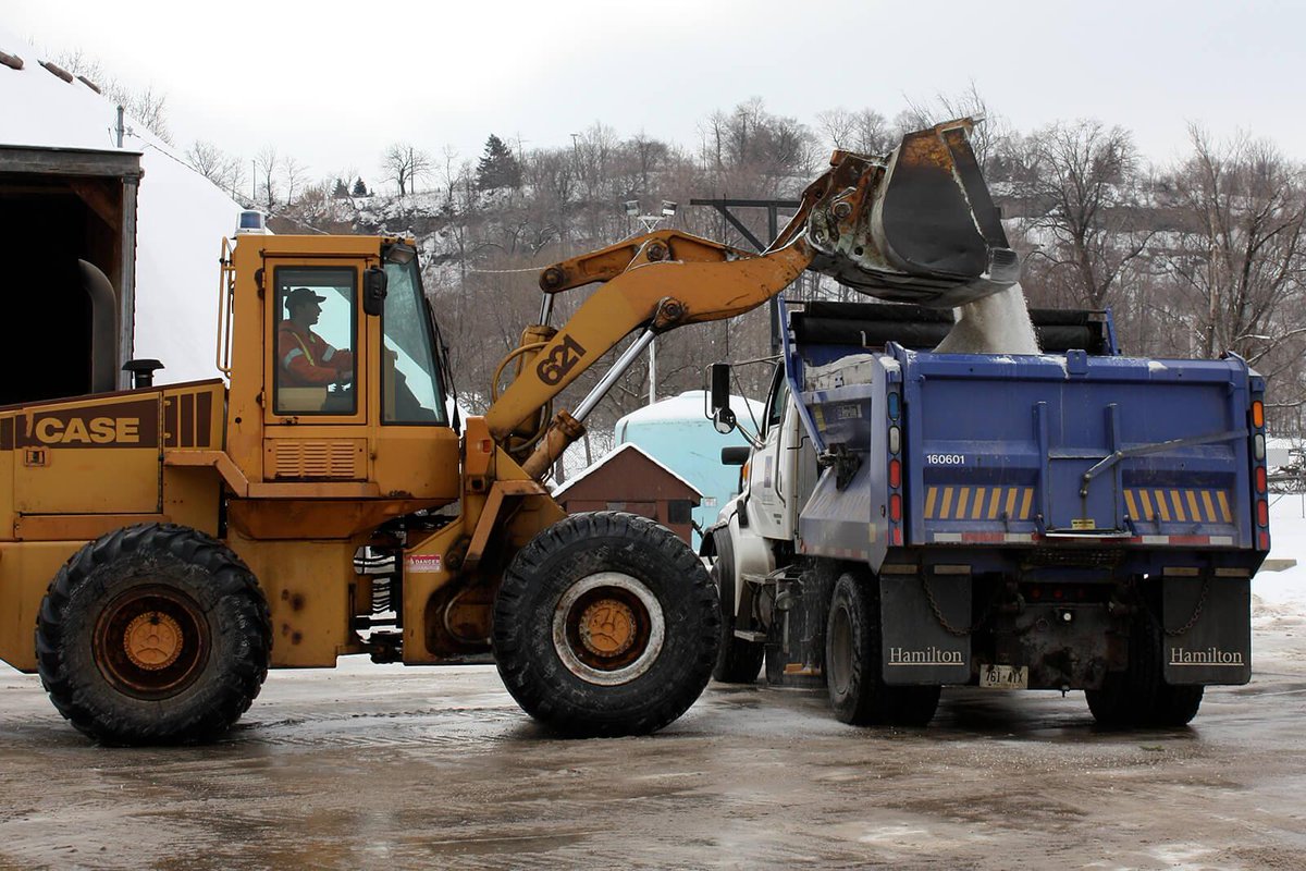 LOassocMag's tweet photo. Salt shortage update for Landscape Ontario members 
Message from Pat Lamanna, President, Draglam Salt - A G&amp;L Group Company
https://t.co/IqzxAppPq0 https://t.co/lh0UHnYfTu