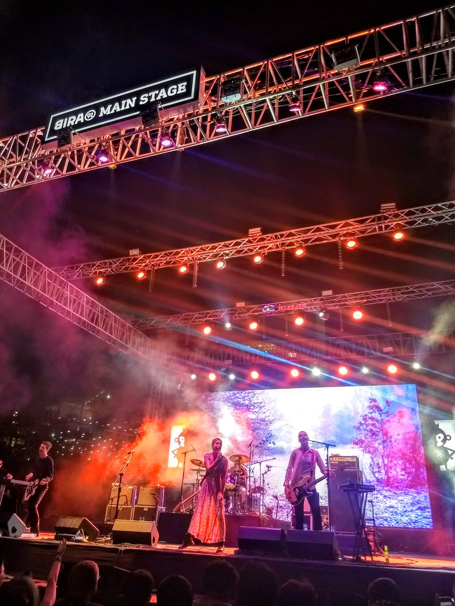 JioWorldGarden's tweet image. #Backdoors2018Mumbai was an incredible experience! We saw some amazing artists setting the vibe for the crowd and making memories for us all at the #ConcertWithACause! #BackdoorsByTHT @backdoorsbytht #BackDoors2018 @AIIndia @AndersonPaak @freenationalsXX @wolfalicemusic @gwatsky