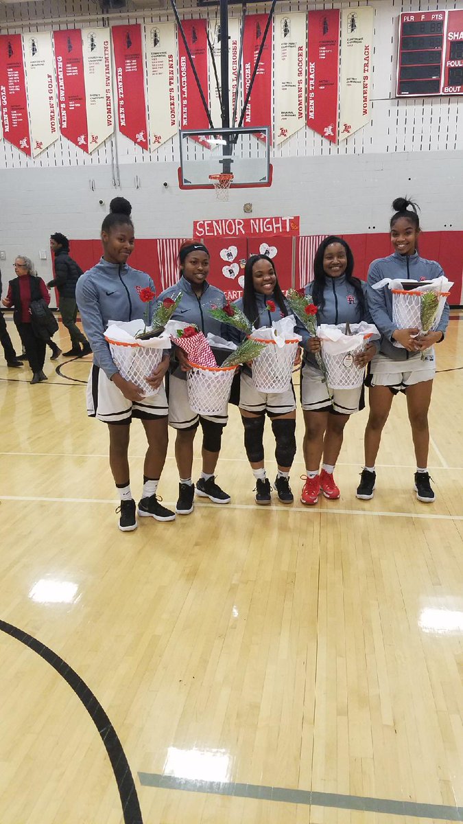 derrickzee21's tweet photo. Proud and sad at the same time. #Seniornight #DZ3 🏀 https://t.co/mzXZuaSRpr