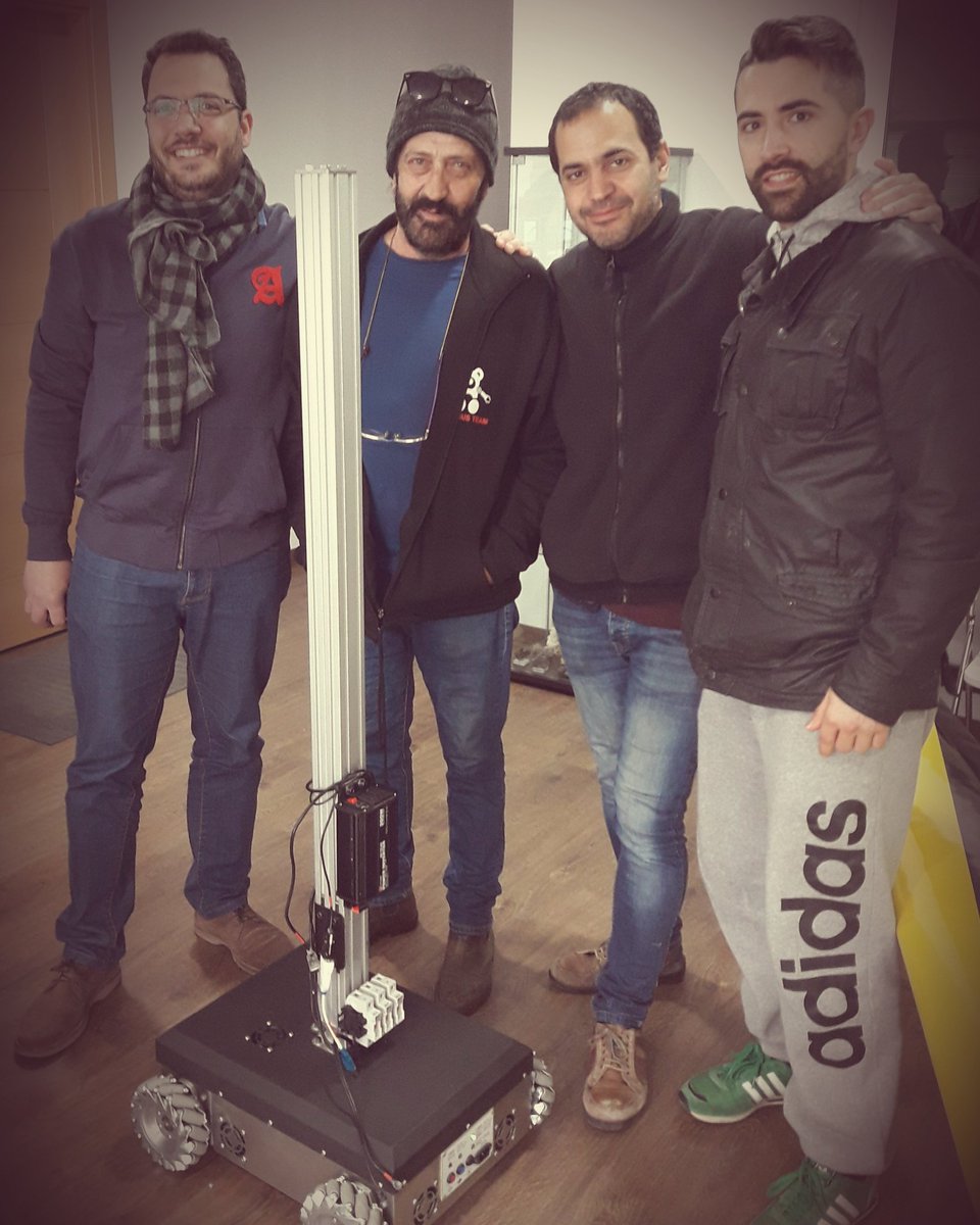 pedromnunez's tweet image. Bienvenido #viriato a @RoboLab_UEx @EPCC_Unex #roboticasocial #euroage @ccmijesususon @luisjmanso @PilarUex