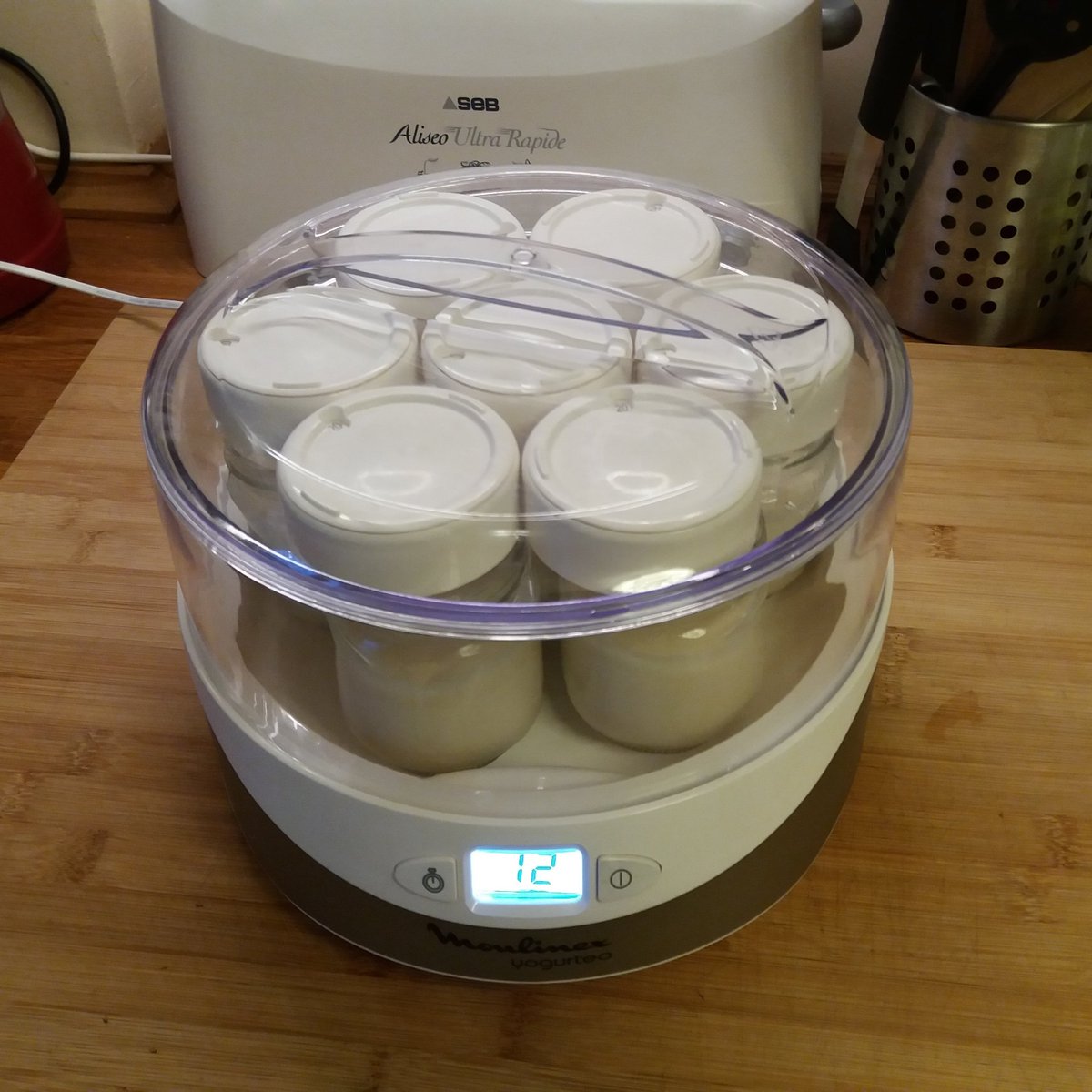 PatinsCouffins's tweet photo. 4/ Ensuite c'est parti pour 12h dans la yaourtière puis direction le frigo. https://t.co/ABY7OVZT6I