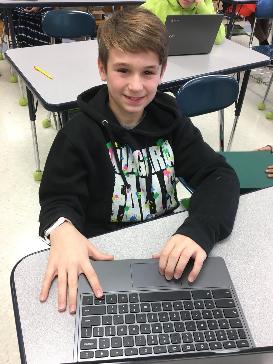 Sdunham72's tweet photo. This young Paleontologist just gave me a lesson on an Albertosaurus fossil from the Mesozoic era #expert #LearningThroughResearch @WestGeneseeCSD https://t.co/r6HB0SzO1g