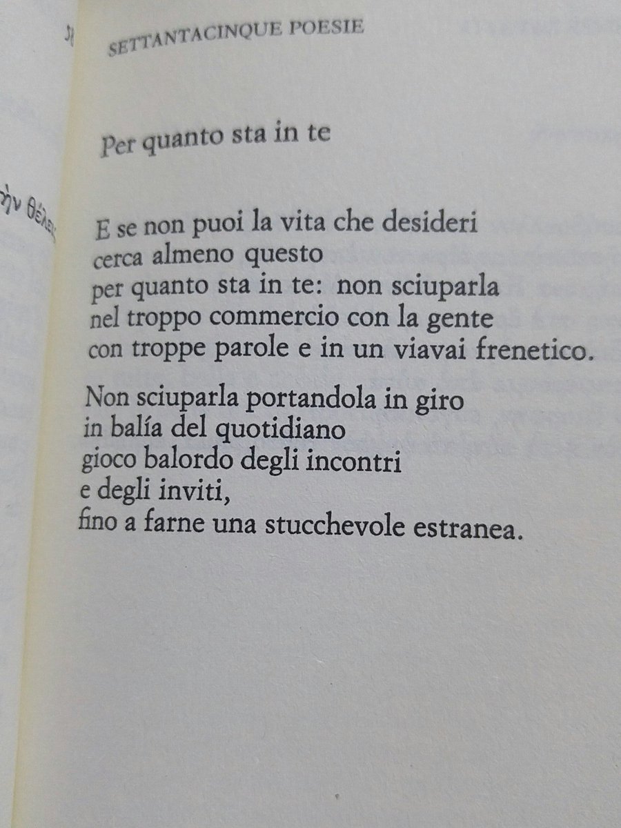 "E se non puoi la vita che desideri
cerca almeno questo
per quandi sta in te: Non sciuparla"

#Kavafis
#SettantacinquePoesie
<a href="/Einaudieditore/">Einaudi editore</a>
#PoesiaPerLaSera
#VentagliDiParole