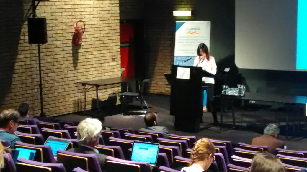 BlueBridgeVREs's tweet photo. 3 key aspects for the successful implementation of global repositories: data providers involved from the start, an efficient policy framework in place, an einfra respecting the ownership of the data sources @saragaravelli @TrustITServices chairing the BlueBRIDGE final event https://t.co/4SReAd7qUI