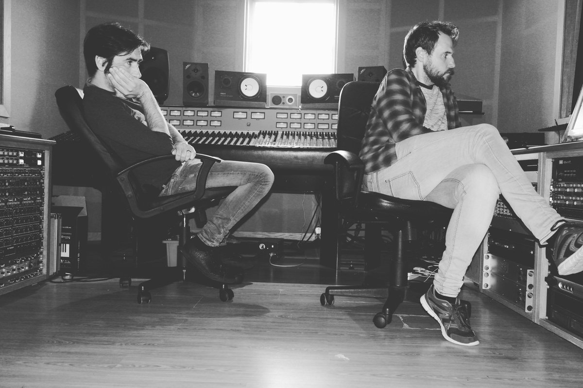 Find out what an unsigned act can gain from working with a professional producer, plus advice before going into the studio &amp; how to find the right producer to work with. Really great blog here by production duo <a href="/SugarHouseUK/">Sugar House</a> 

ow.ly/RFxt30iq8tO