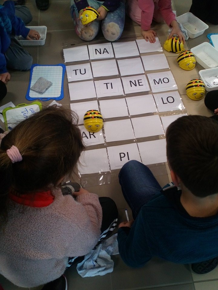 O_Huel's tweet photo. #forumatice Les Bee Bots sont de sortie à Rachecourt ! https://t.co/QyVBrN7z9j