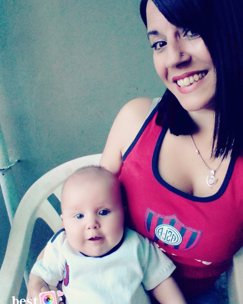 LoreRial1's tweet photo. Me tiene cada día más enamorada! ,😍#Cuervitas❤️💙 https://t.co/qOvbXQFAqj