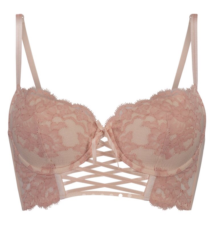 I’m so in love with this sexy/cute longline bra 😍 can’t wait to try it on! #cutebutsexy #sherolicious <a href="/Hunkemoller/">Hunkemöller</a> @Francesjanssens