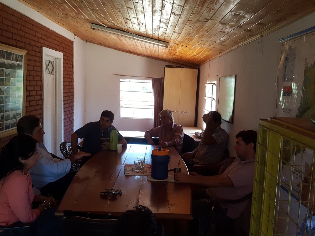 Con la diputada Liliana Rodríguez, junto  a los asociados de la Coooerativa Los Colonos de Campo Viera, y colonos de Campo Ramón Y Campo Grande