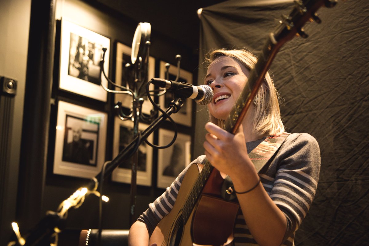 Hone your musical craft and join us "Live in the Lowry Lounge" from 7pm tonight! As far as free, intimate gigs go, our open-mic is the perfect ticket on a Thursday 🎤
