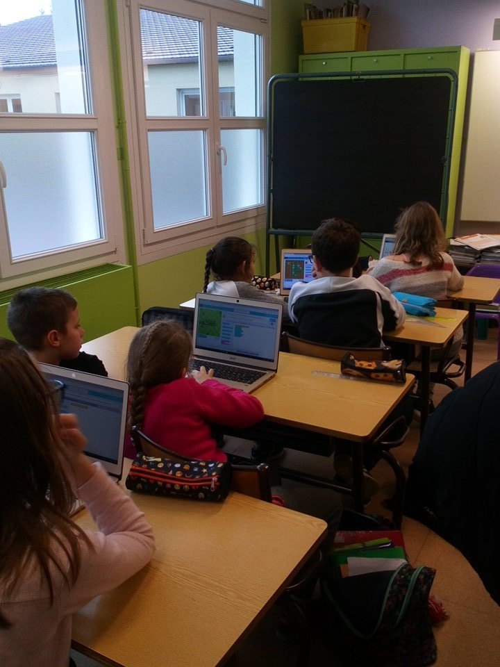 O_Huel's tweet photo. #forumatice On apprend à coder sur https://t.co/xI60C6qWpK au C3 de Rachecourt https://t.co/BUgmU7MN4j