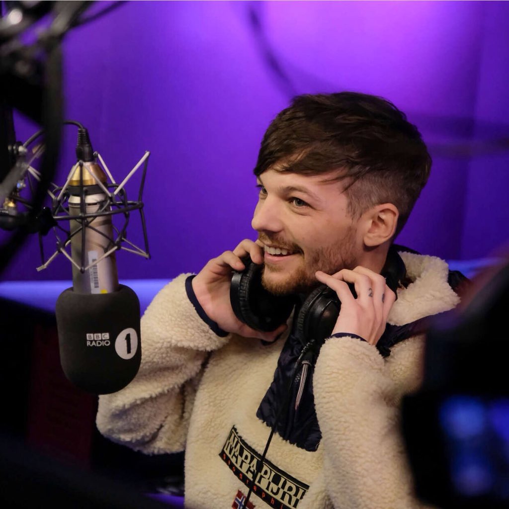 FamousBaseRPG's tweet image. • Louis Tomlinson •

》 @louisintoit