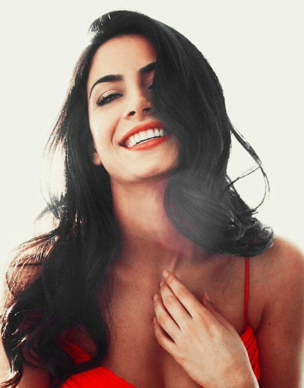 FamousBaseRPG's tweet image. • Emeraude Toubia •

》 @PYDzinha