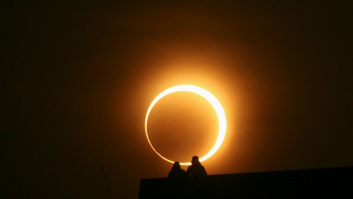synchronicitymx's tweet photo. #FelizJueves el día de hoy habrá un #EclipseSolar  https://t.co/VnjDidwl4i científicos y videntes han señalado los distintos efectos en el cuerpo humano Coméntanos tus experiencias utilizando los hashtags #ElEfectoDelEclipse #synchronicitymx #MeEclipsa #15defebrero #meditación https://t.co/ArM4AjAkPl