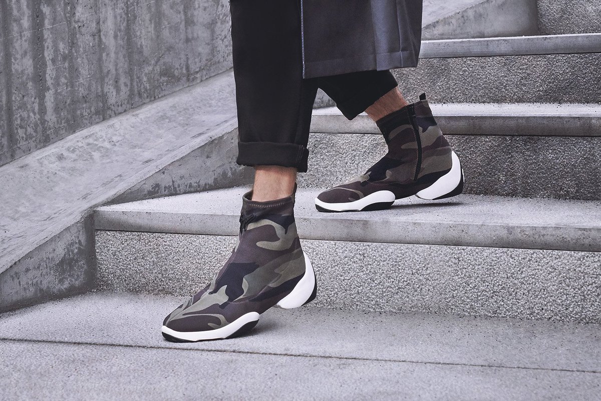 HYPEBEAST's tweet photo. With its slick, minimal design, the 'Light Jump' from @giuseppezanotti is the brand's latest iteration of the sock-sneaker. #LightJump #GiuseppeZanotti #Sponsored https://t.co/yor5XXrDP7