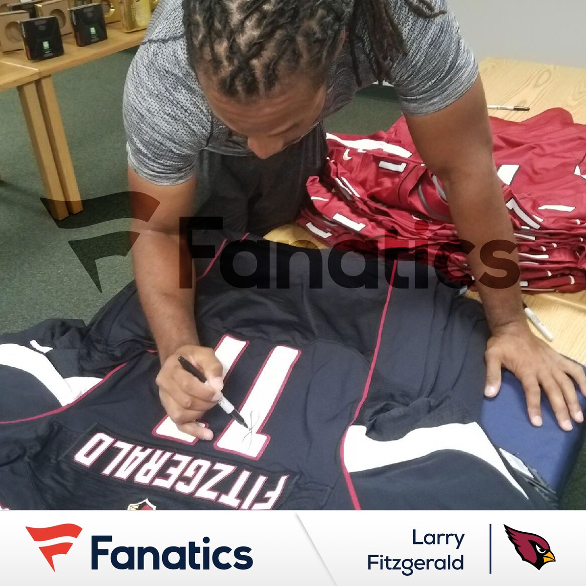 FansAuthentic's tweet photo. .@AZCardinals 11x Pro Bowl WR @LarryFitzgerald will return in 2018 for his 15th @NFL season. 

#BeRedSeeRed | #LarryFitz https://t.co/KdcidFO45u