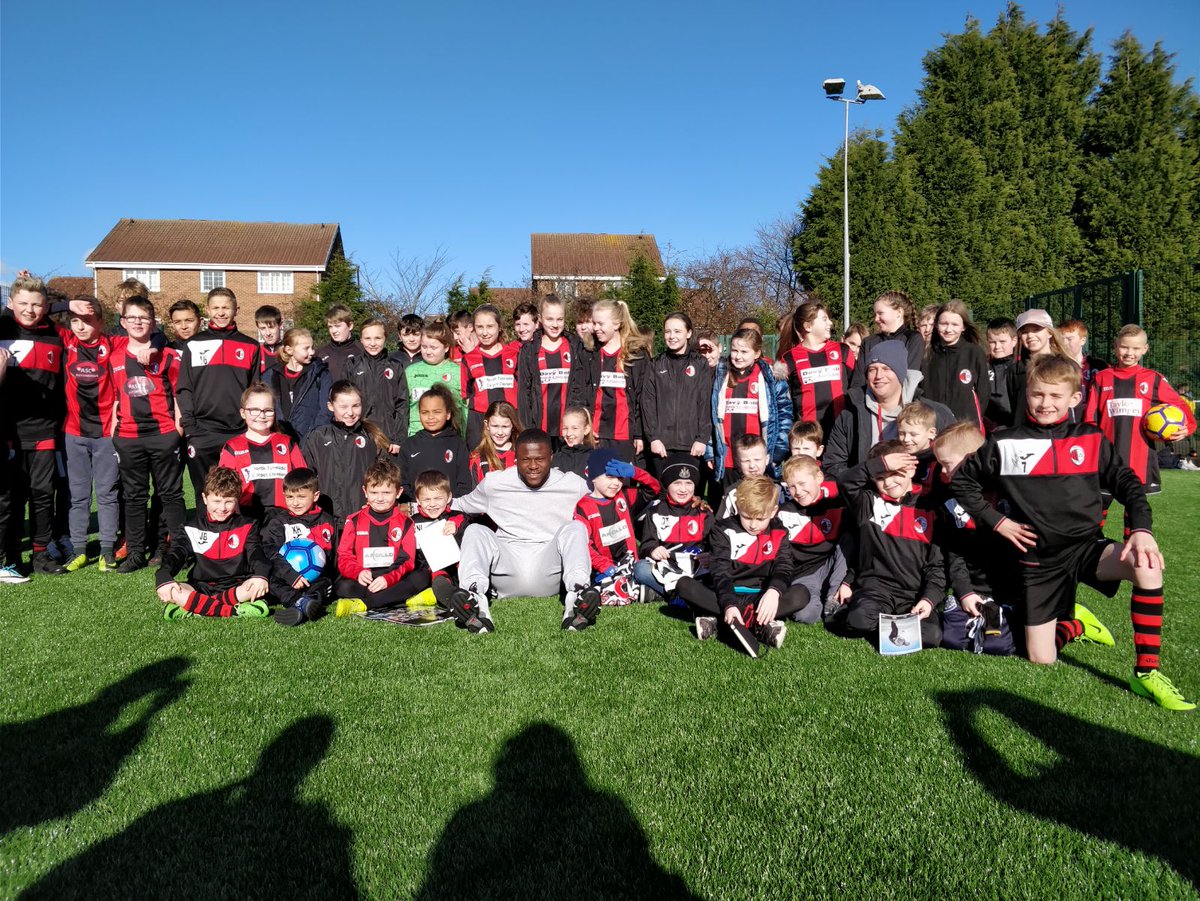 Big thanks to Jayne Maxwell <a href="/WestMoorCentre/">WestMoorCommunityCtr</a> manager &amp; the for the hardwork involved in getting a new 3G MUGA for the community with the support of <a href="/FootballFoundtn/">Football Foundation</a> &amp; arranging the official opening with <a href="/NUFC/">Newcastle United</a> player <a href="/mbemba22/">Chancel Mbemba</a> (🎵he's a good defender🎵) he was superb with the kids!