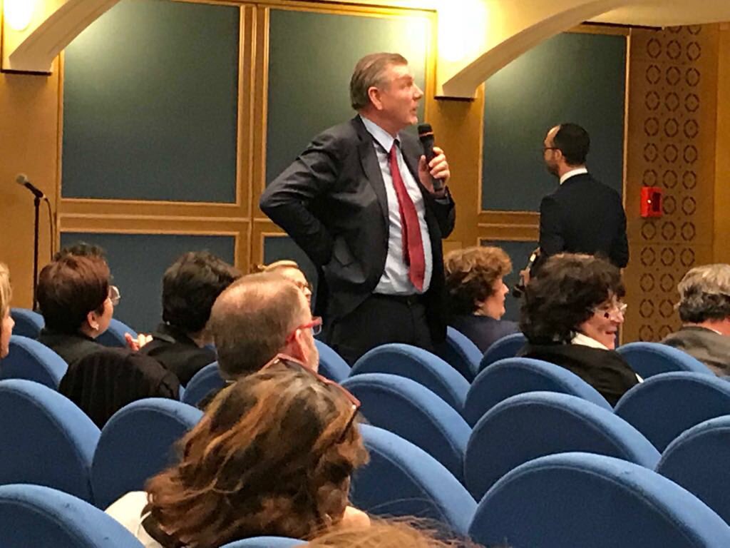 UDI80's tweet photo. Le sénateur de la #Somme @DanielDubois80 s'interroge sur la solidarité de l'État envers les territoires ruraux, lui qui n'est pas au rendez-vous sur le développement du #numérique ou encore qui siphonne les moyens des agences de l'eau #ConfTerrUDI https://t.co/juNsBcYY15